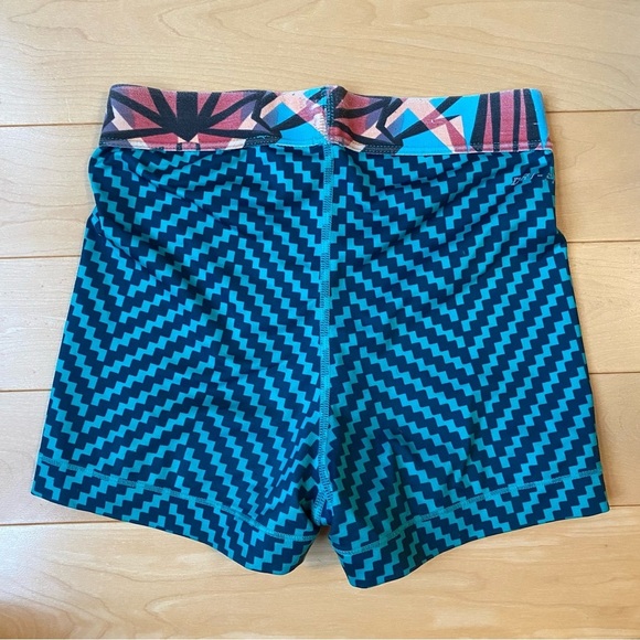 Nike Pro Size XS - Picture 6 of 6